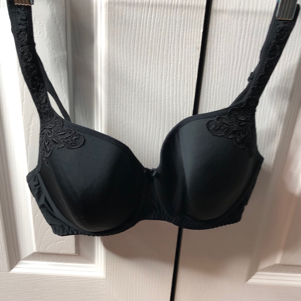Fit Fully Yours Elegant Black Bra with black lace appliqués, size 32 DD